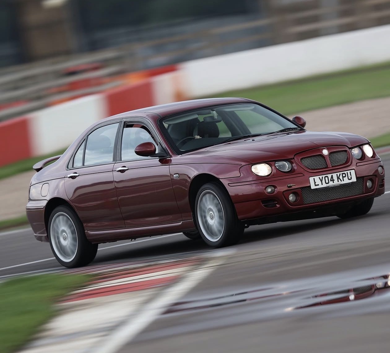 2004 MG ZT